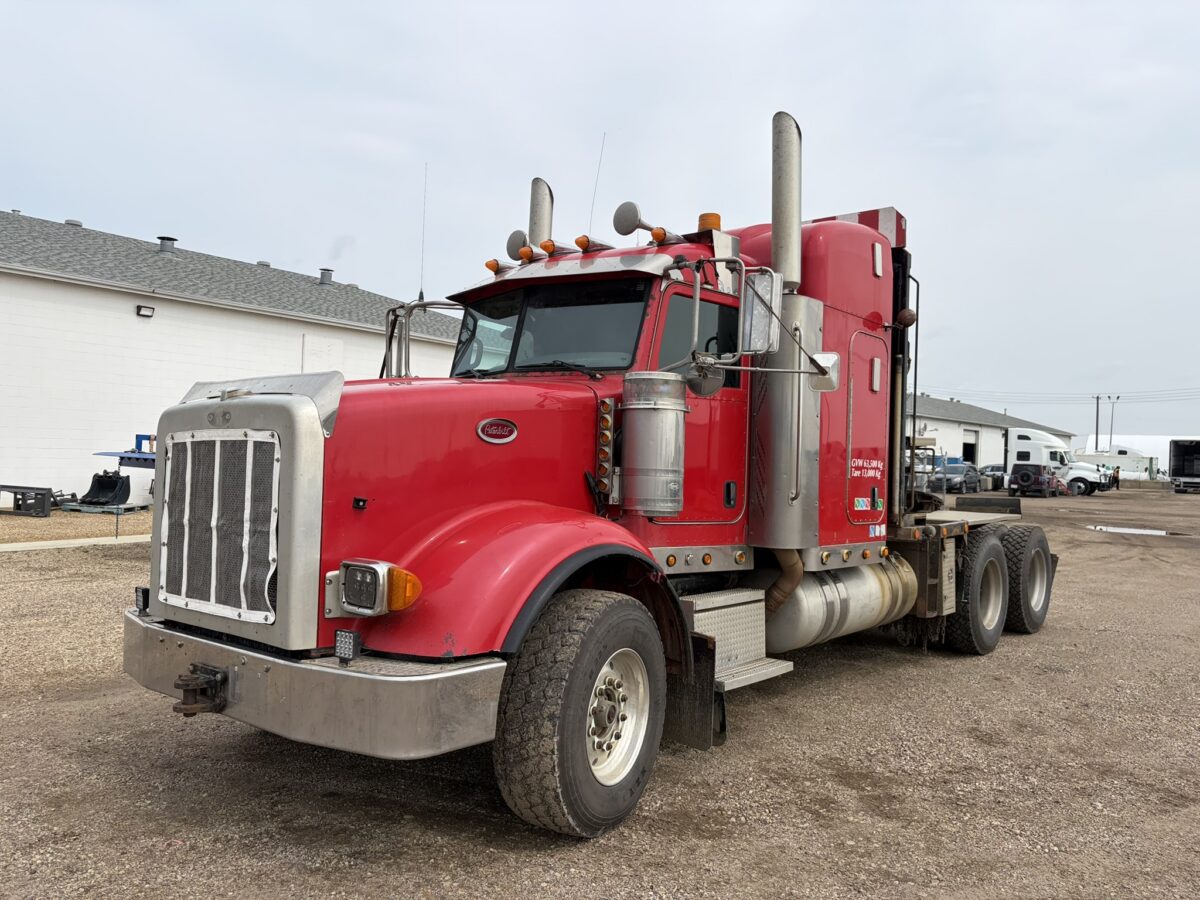 2008 Peterbilt 367 W/ 30T Rufnek winch